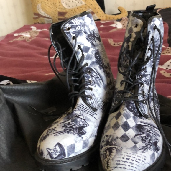 Disney Alice in wonderland combat boots - Picture 3 of 5